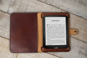 a kindle case sitting on top of a wooden table