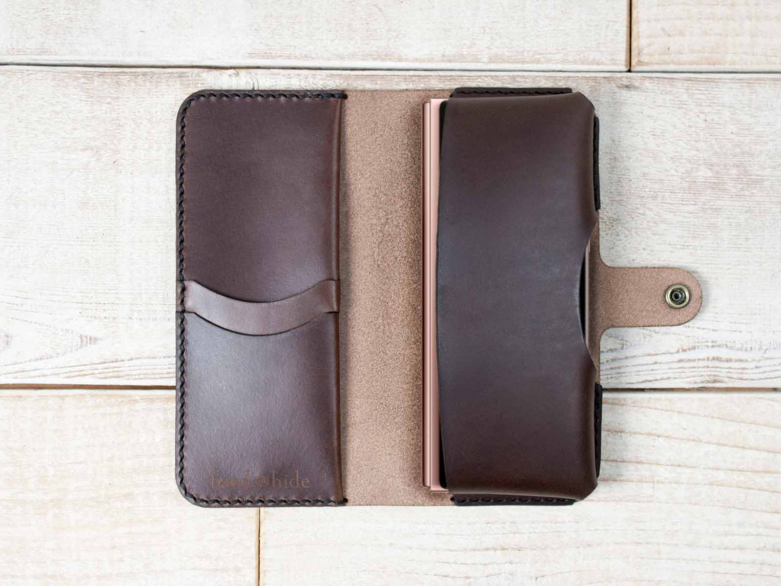Hand and Hide Customizable Leather Phone Case for Galaxy Z Fold 1-7 Galaxy Z Fold 3 / Chestnut Hand and Hide Customizable Leather Phone Case for Galaxy Z Fold 1-7 Galaxy Z Fold 3 / Chestnut